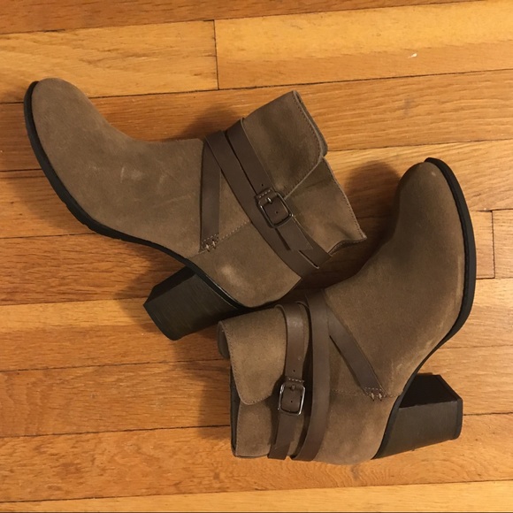 clarks heeled boots